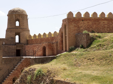 اكتشاف قلعة حصار