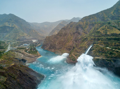 مهربٌ إلى خزان نورك